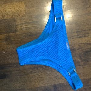 Bikini bottoms (cheeky)